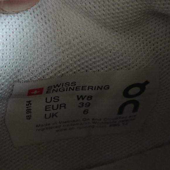 On Women's The Roger Centre Court Sneakers size 8 - Picture 12 of 15